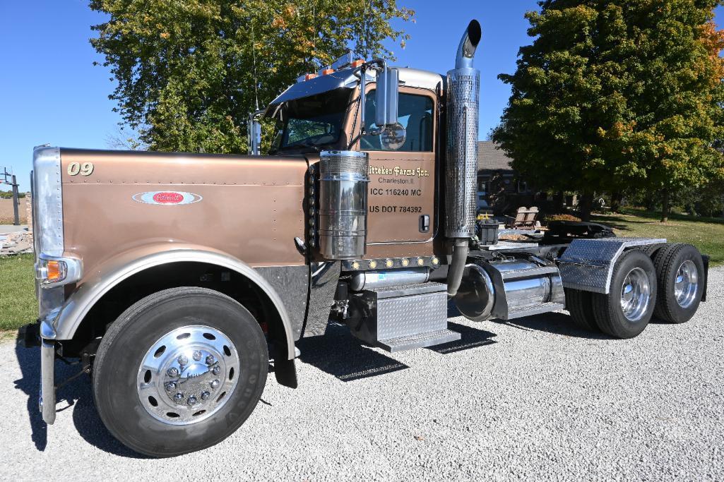 2009 Peterbilt 389 day cab semi