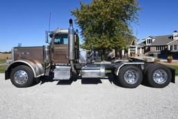 2009 Peterbilt 389 day cab semi