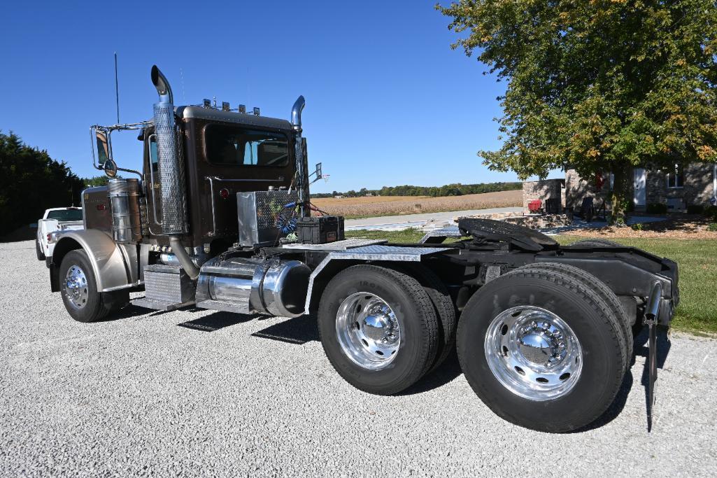 2009 Peterbilt 389 day cab semi