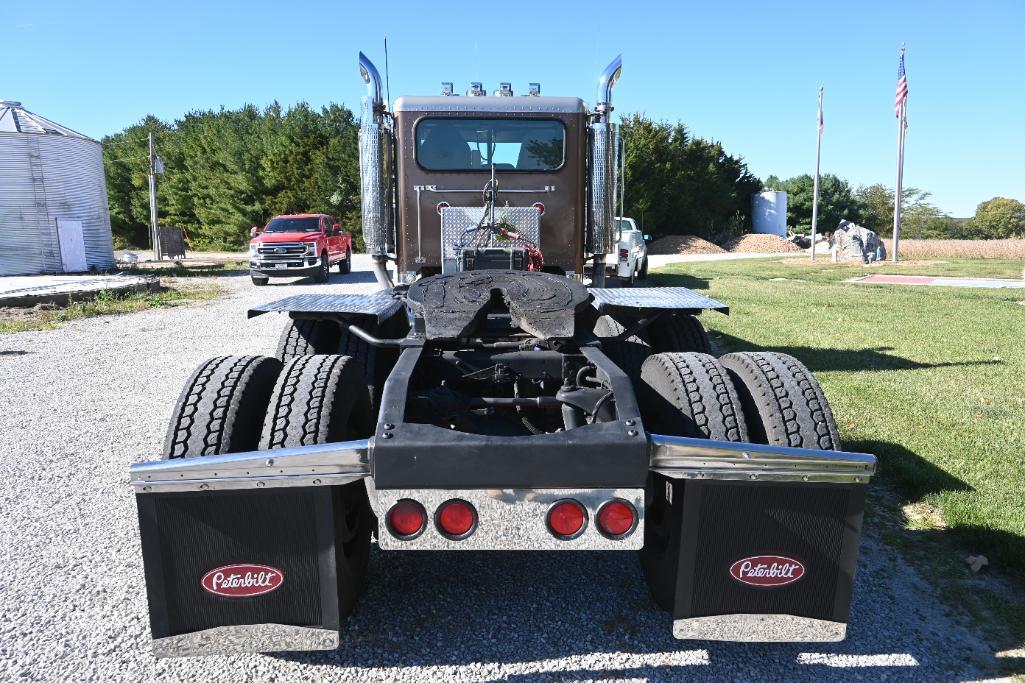 2009 Peterbilt 389 day cab semi