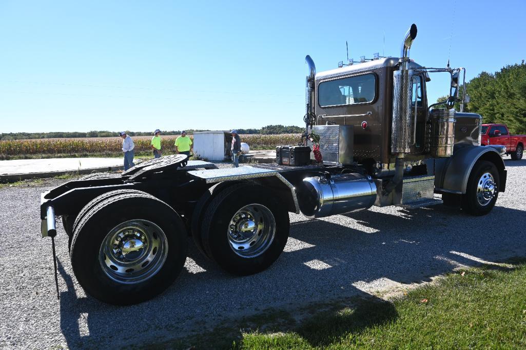 2009 Peterbilt 389 day cab semi