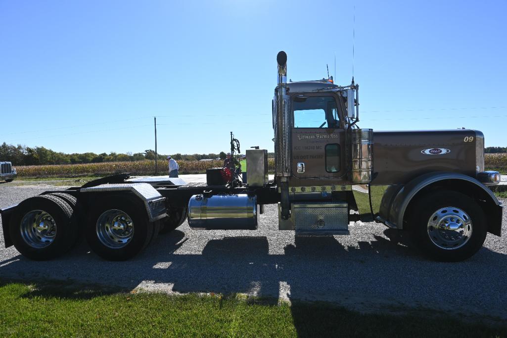 2009 Peterbilt 389 day cab semi