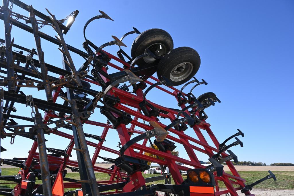 2012 Case-IH 200 Tiger-Mate 32' field cultivator