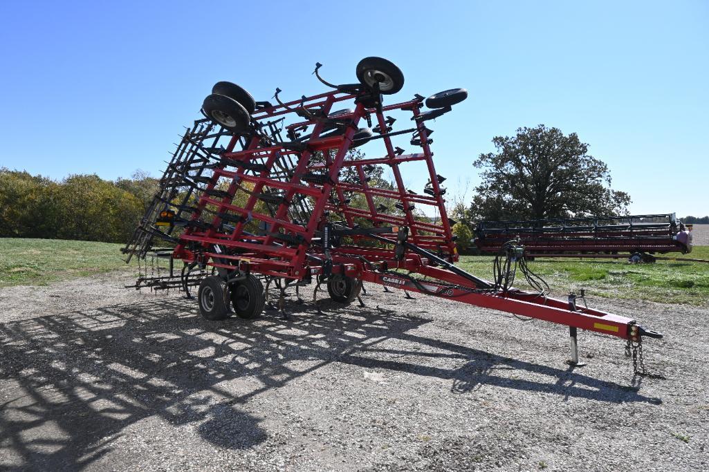 2012 Case-IH 200 Tiger-Mate 32' field cultivator