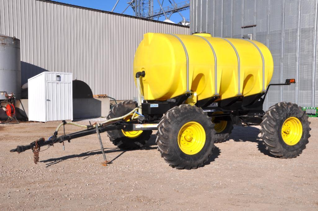 Duo-Lift DS2600 4-wheel steer liquid fertilizer trailer