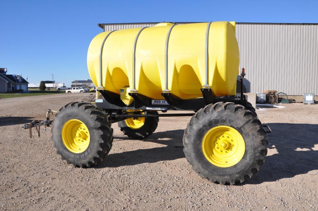 Duo-Lift DS2600 4-wheel steer liquid fertilizer trailer