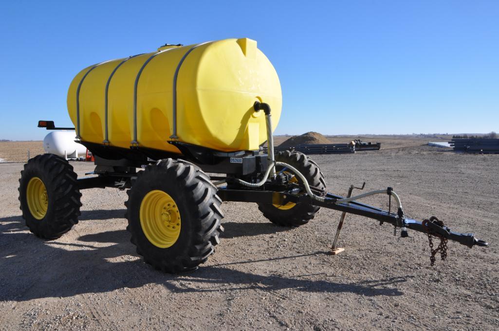Duo-Lift DS2600 4-wheel steer liquid fertilizer trailer