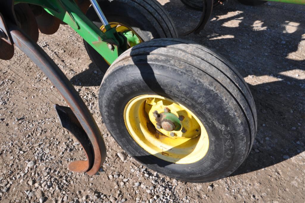 2008 John Deere 714 17-shank disc-chisel