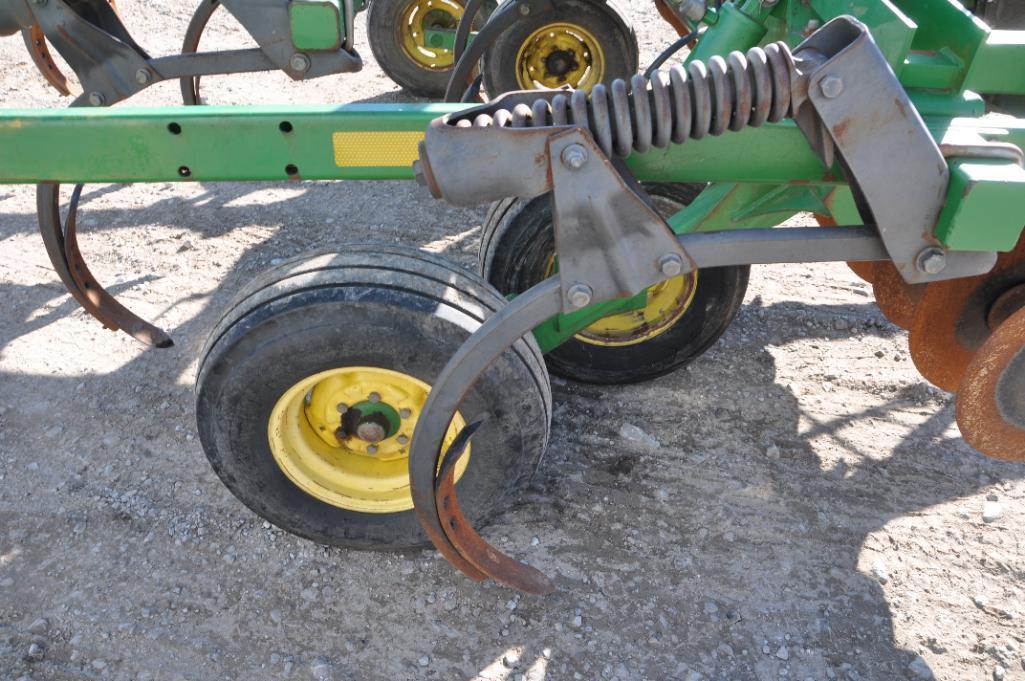 2008 John Deere 714 17-shank disc-chisel