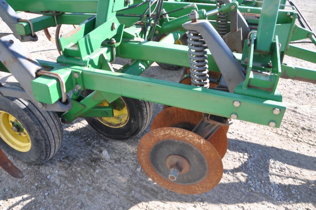 2008 John Deere 714 17-shank disc-chisel