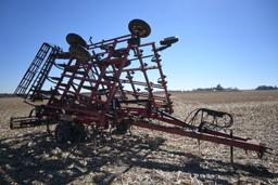 Case-IH Tiger-Mate II 30' field cultivator