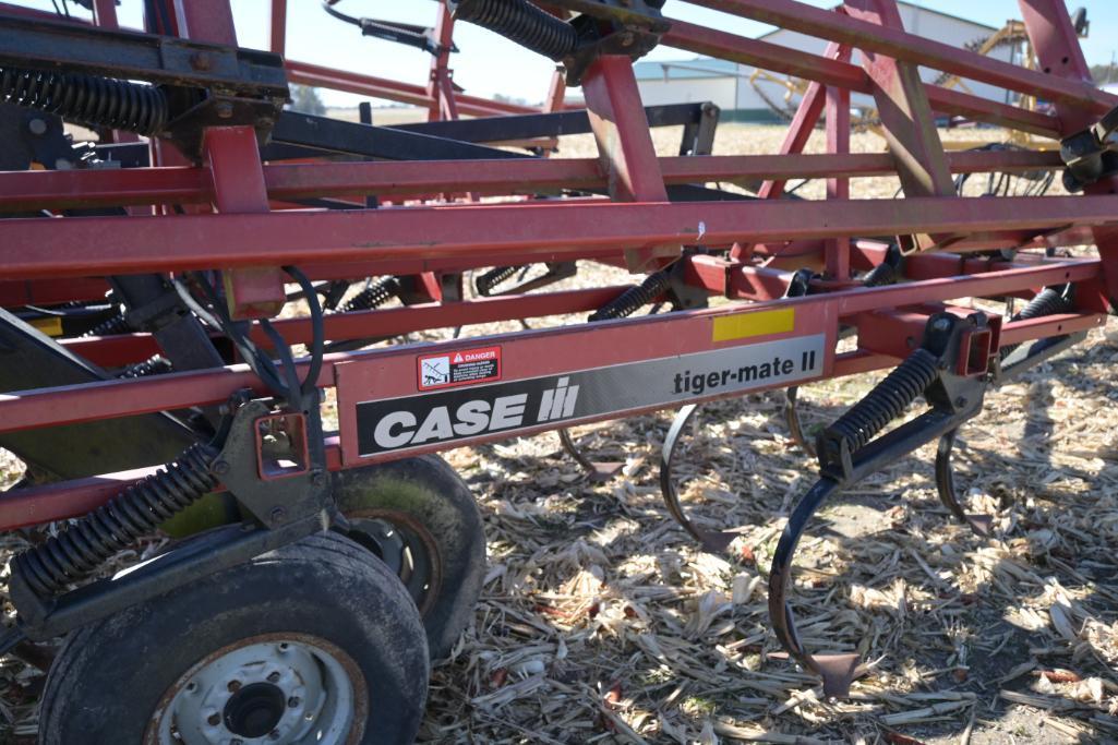 Case-IH Tiger-Mate II 30' field cultivator