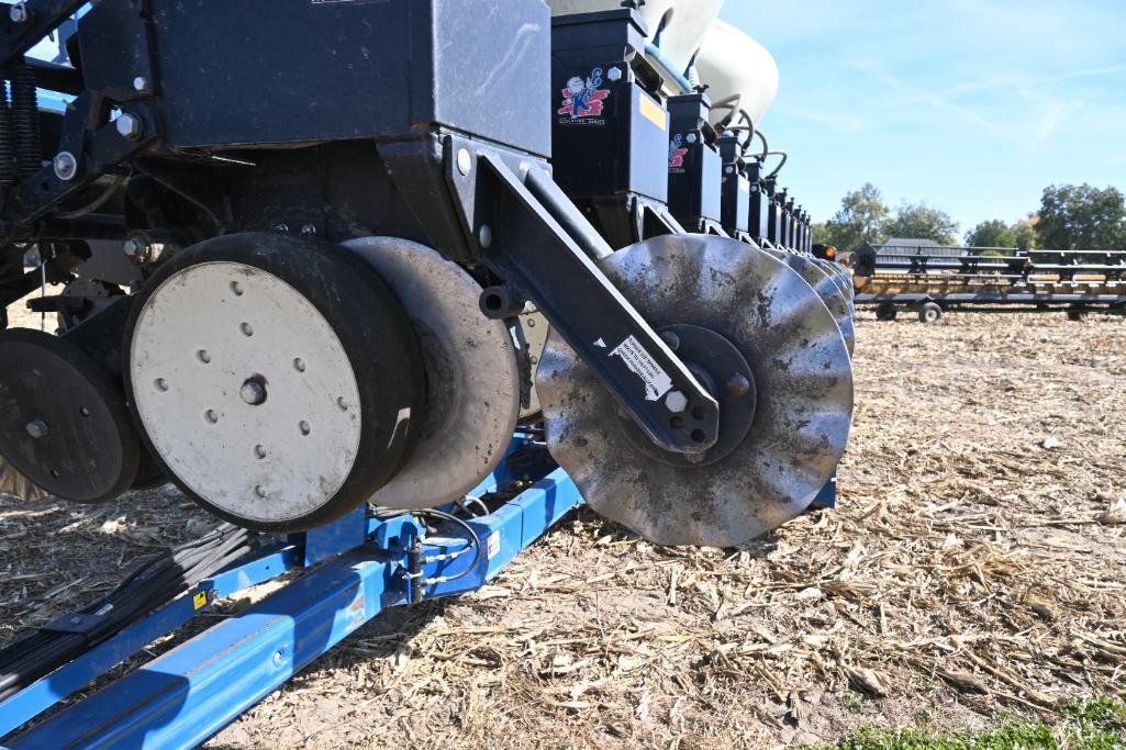 2011 Kinze 3600 12/23 planter