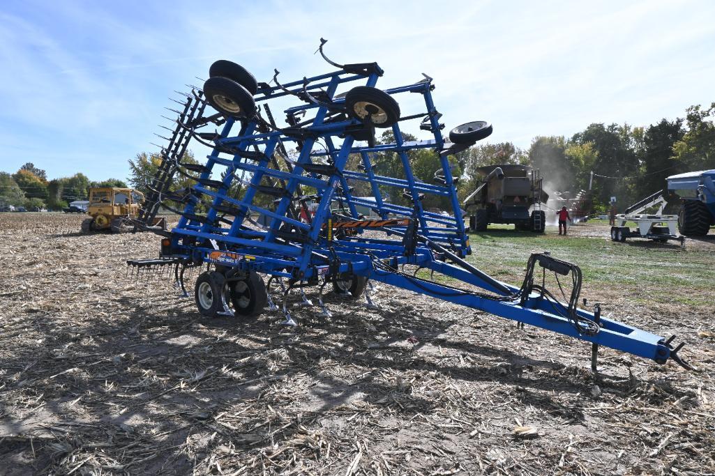 DMI Tiger-Mate II 32' field cultivator