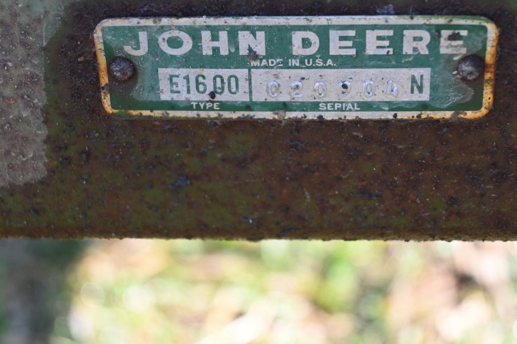 John Deere 1600 12-shank 3-pt. chisel plow