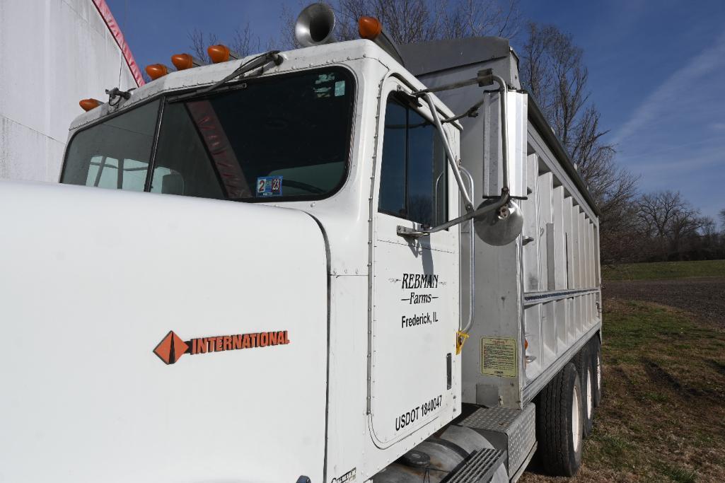 1989 International 9300 grain truck