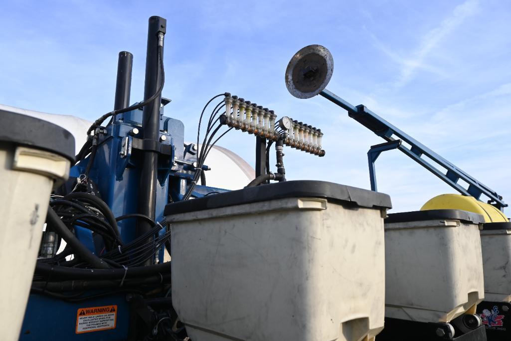 2007 Kinze 3600 16/31 planter