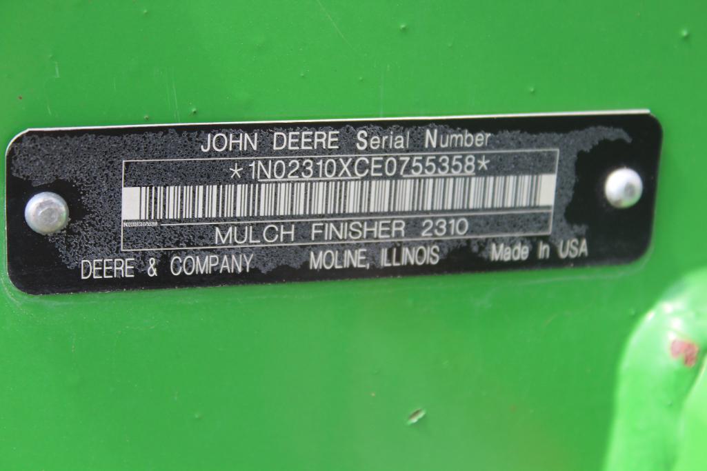 John Deere 2310 33'9" finisher