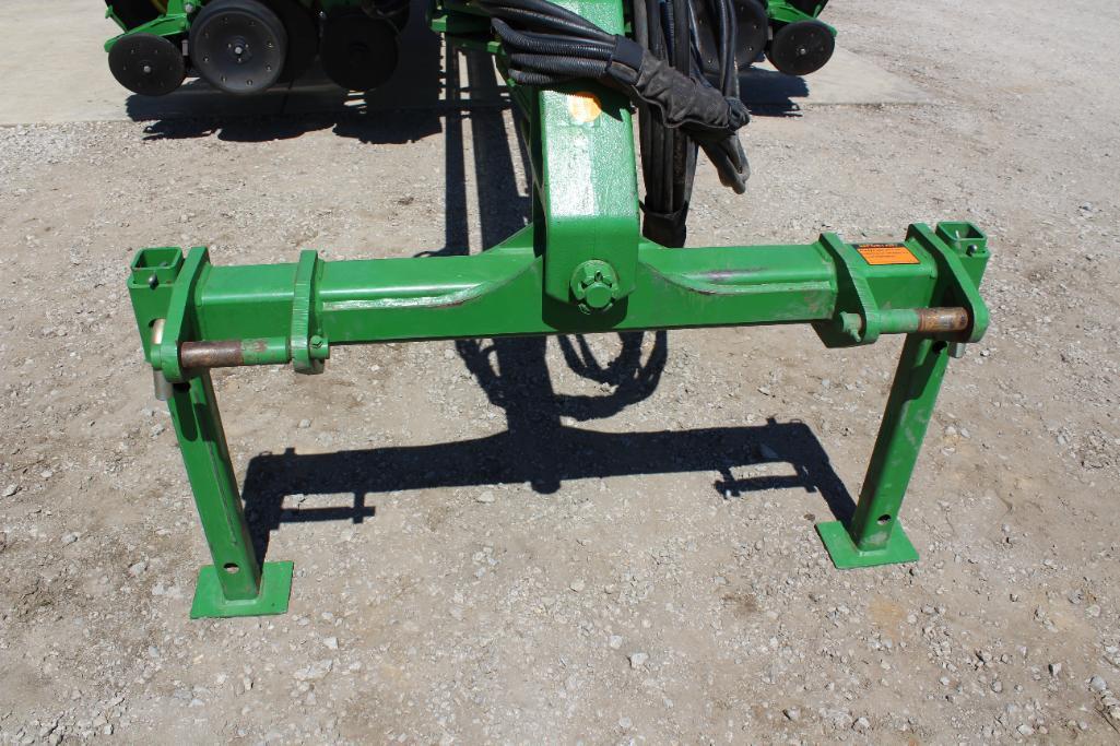 2012 John Deere 1770NT 12 row 30" planter