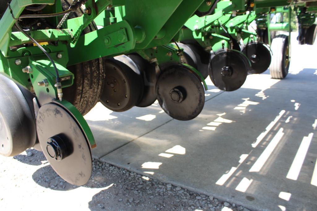 2012 John Deere 1770NT 12 row 30" planter