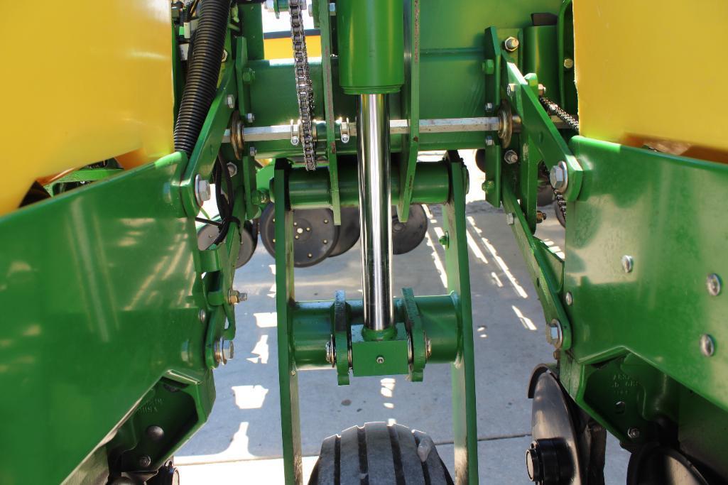 2012 John Deere 1770NT 12 row 30" planter