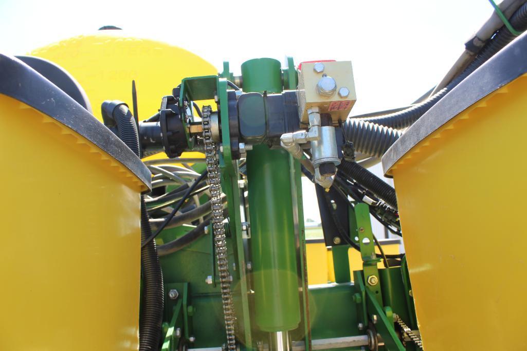 2012 John Deere 1770NT 12 row 30" planter