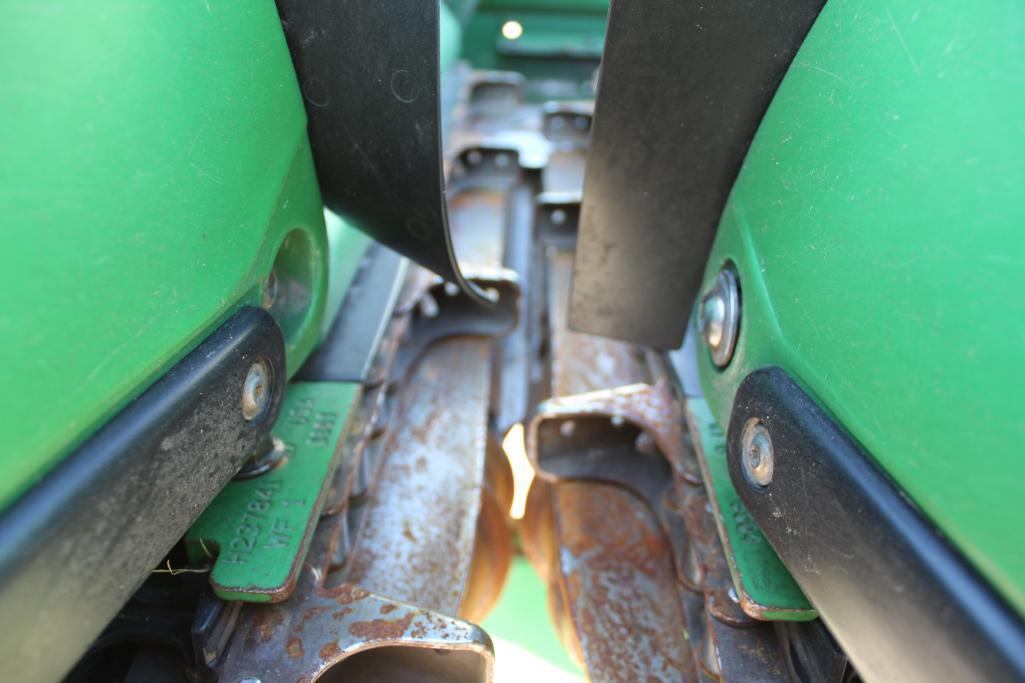 2013 John Deere 608C 8 row 30" corn head