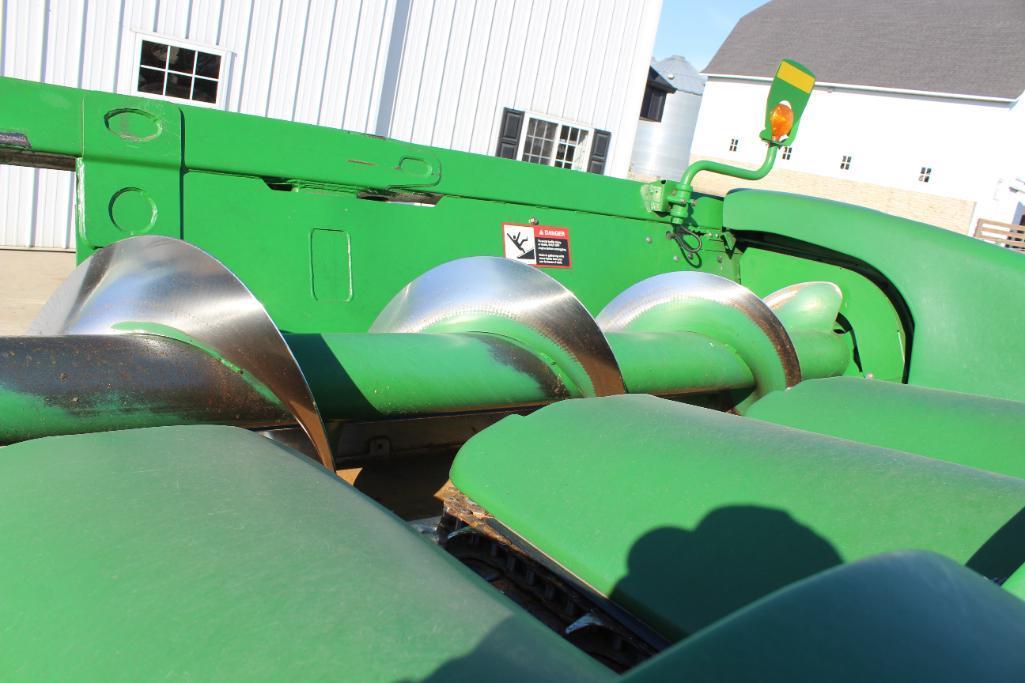 2013 John Deere 608C 8 row 30" corn head