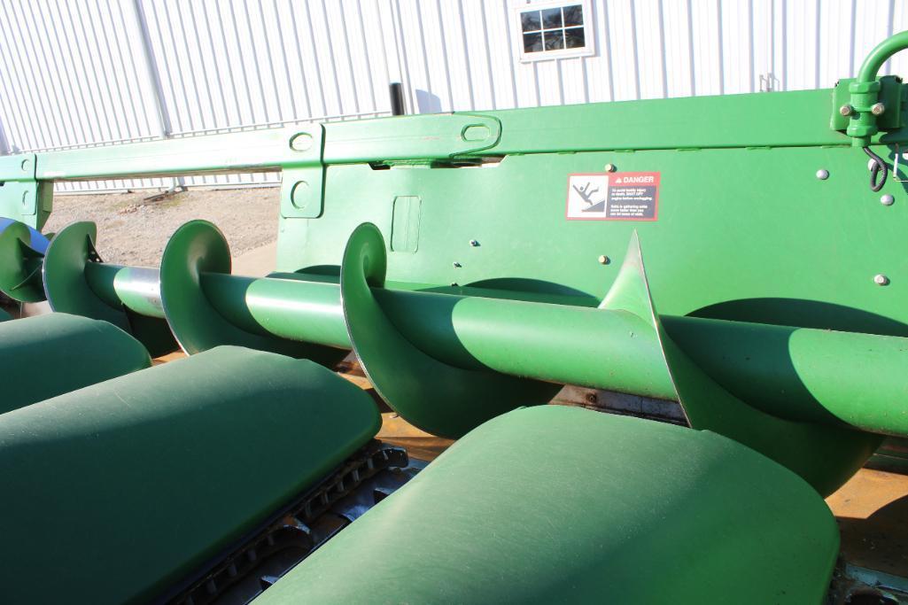 2013 John Deere 608C 8 row 30" corn head