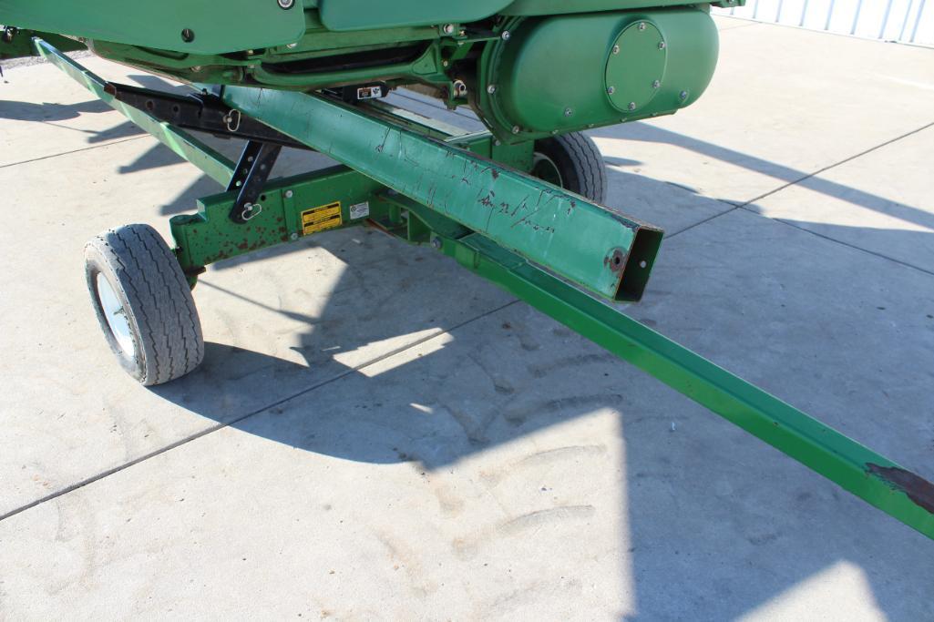 2013 John Deere 608C 8 row 30" corn head