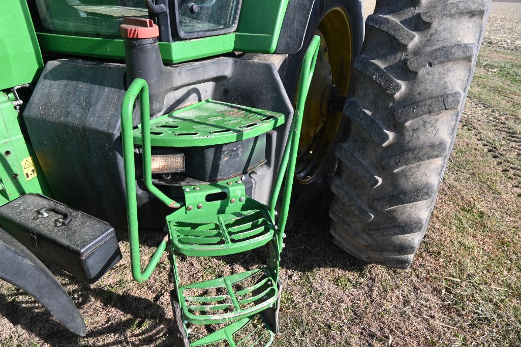 2000 John Deere 8410 MFWD tractor