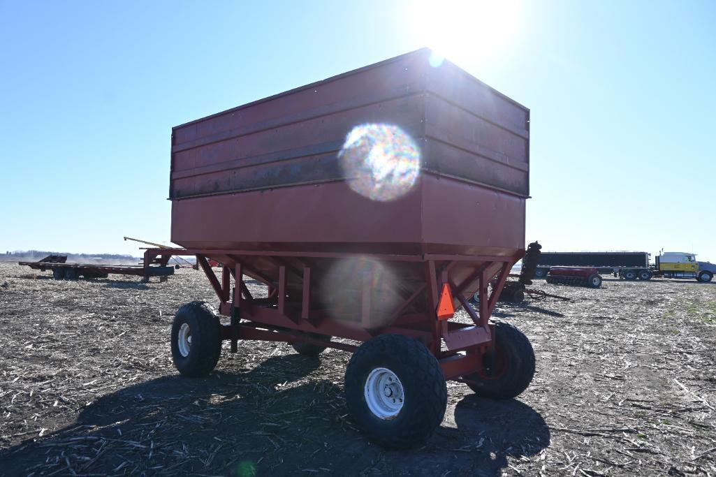 M&W 300B gravity wagon