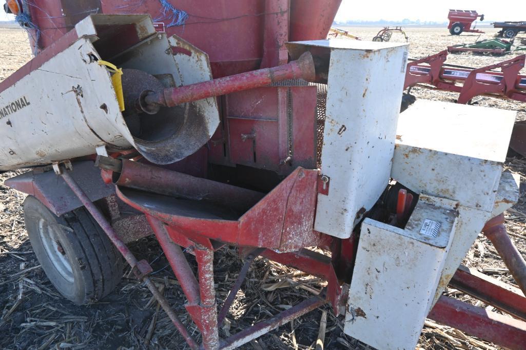 International 1150 grinder mixer