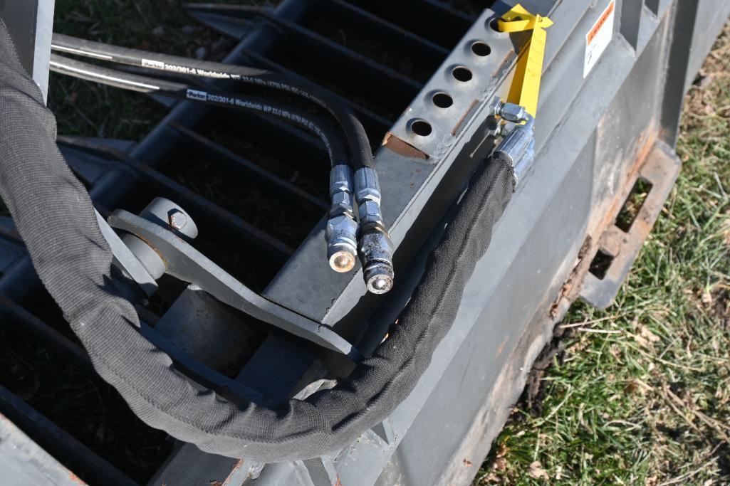 84" rock bucket, skid steer hookups