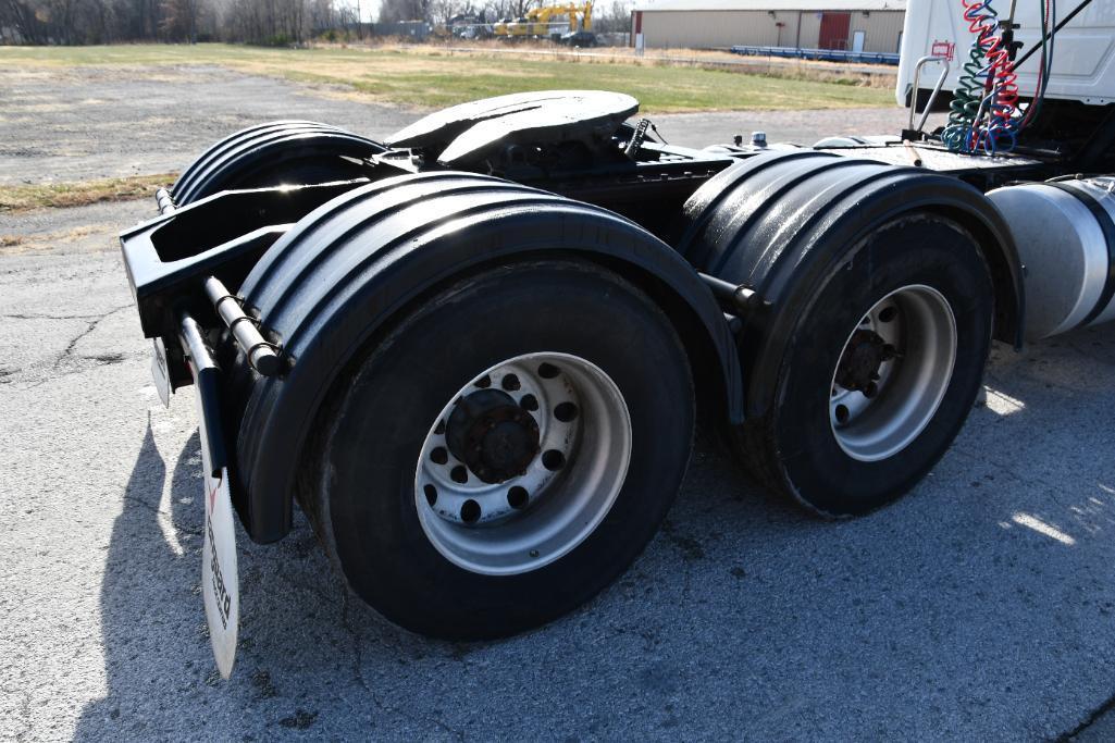 2018 Mack Pinnacle day cab semi