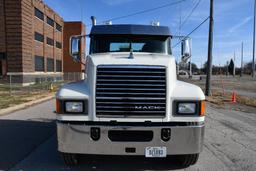 2018 Mack Pinnacle day cab semi