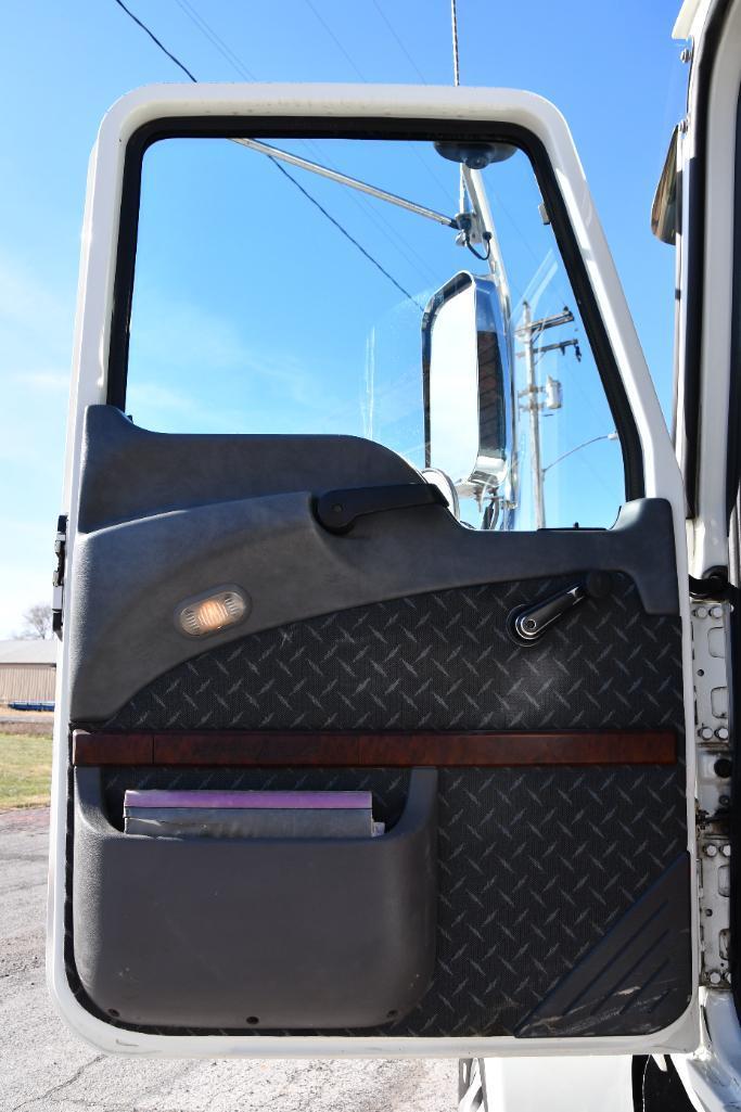 2018 Mack Pinnacle day cab semi