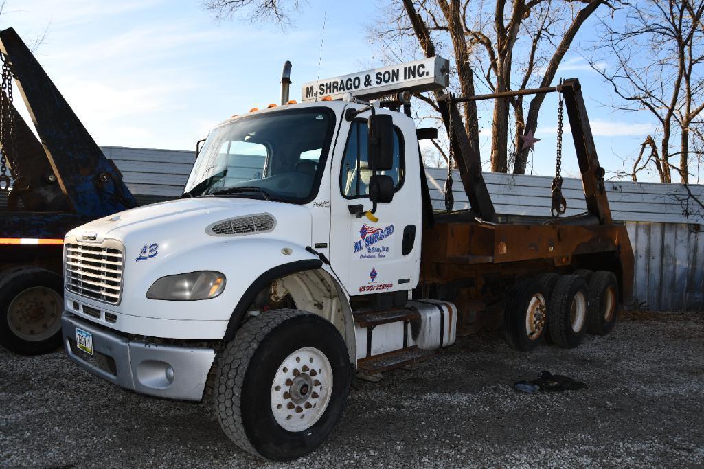 2007 Freightliner M2 106 Business Class lugger truck