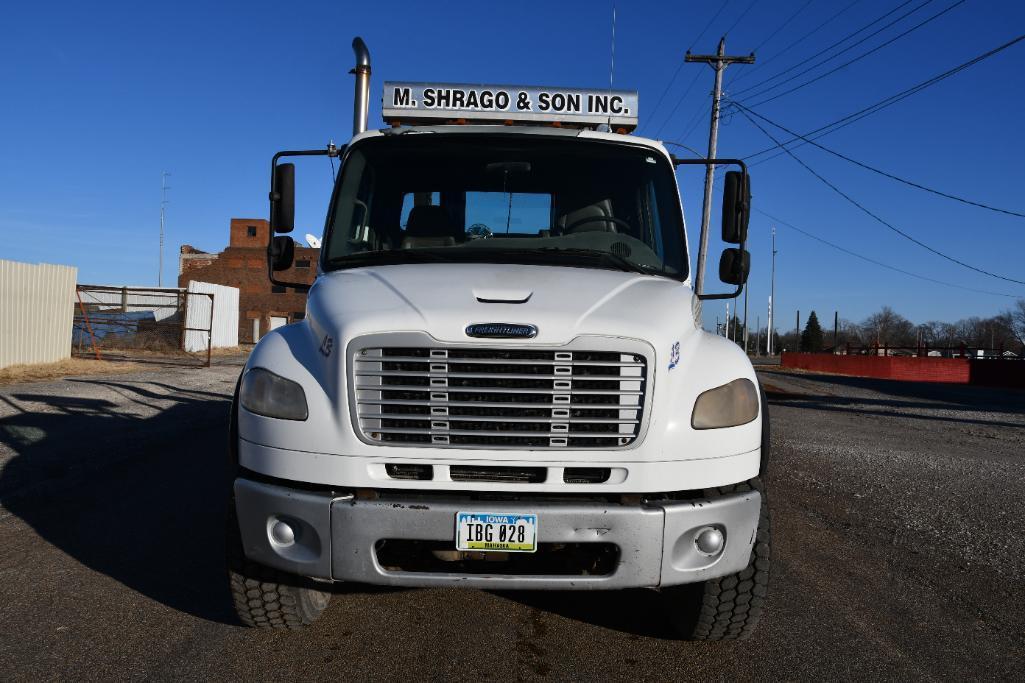 2007 Freightliner M2 106 Business Class lugger truck