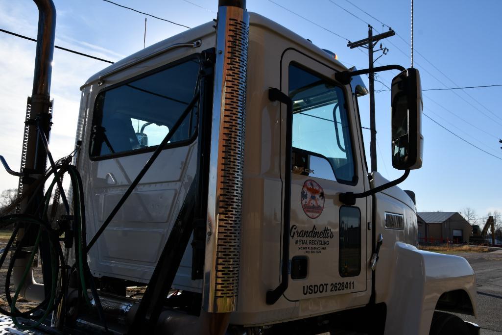 2021 Mack P164T day cab semi