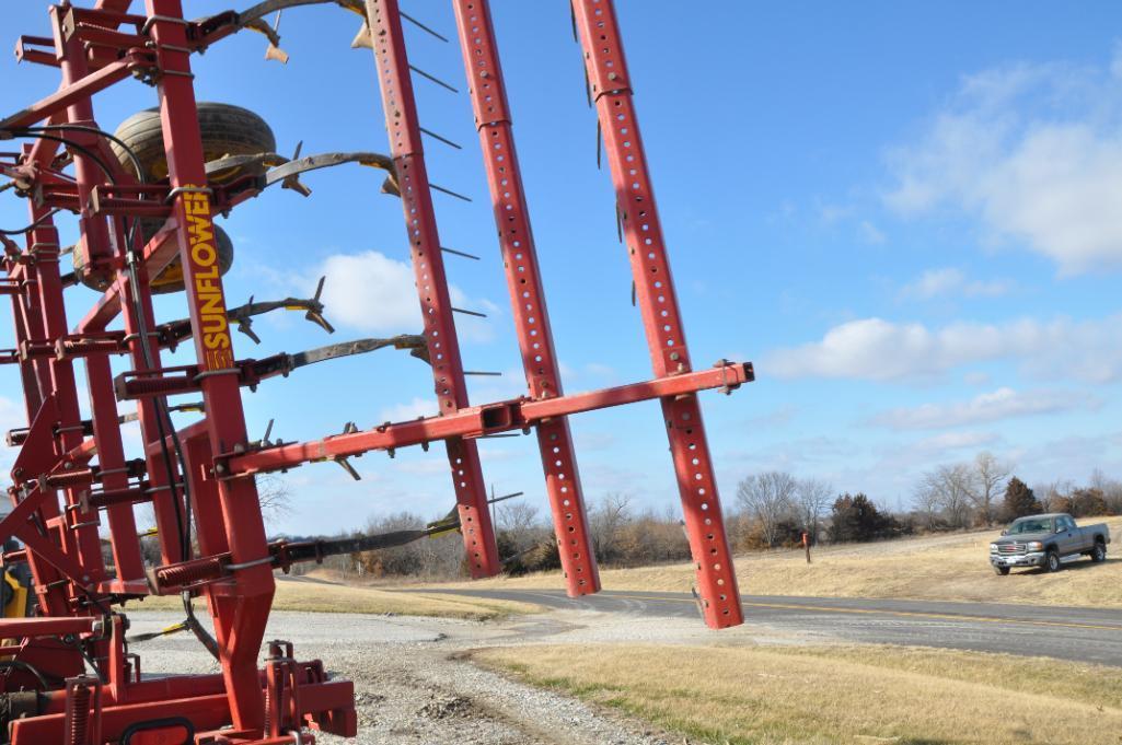 Sunflower 5033 30' field cultivator