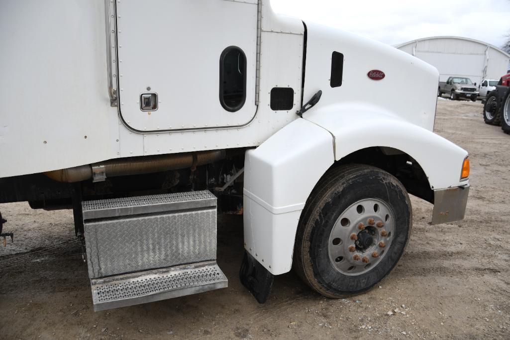 2003 Peterbilt 385 day cab semi