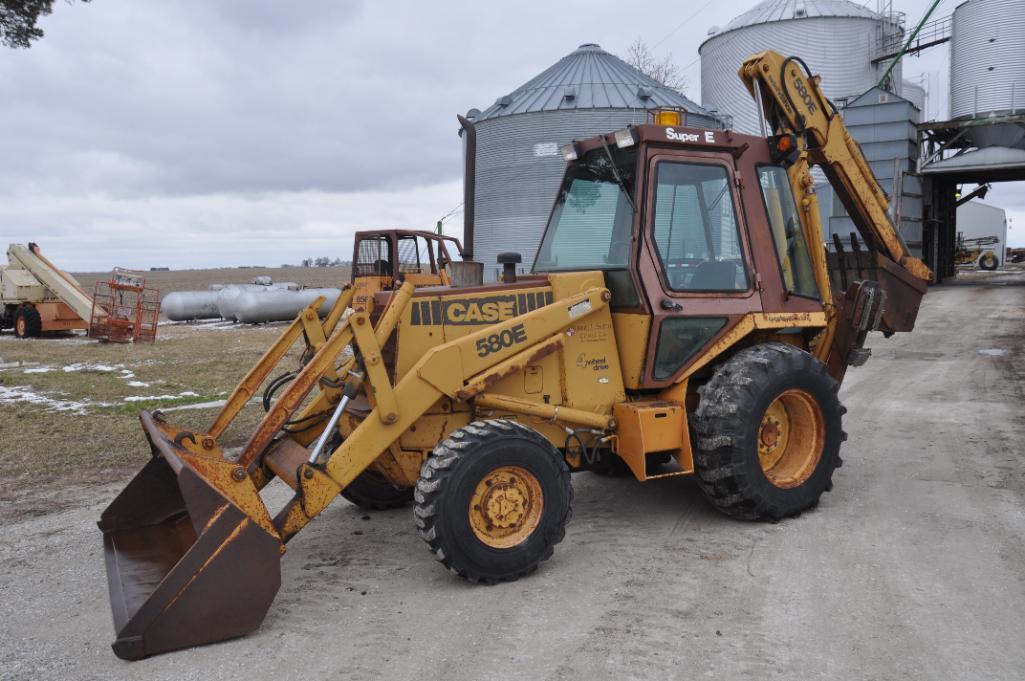 Case 580E 4wd backhoe