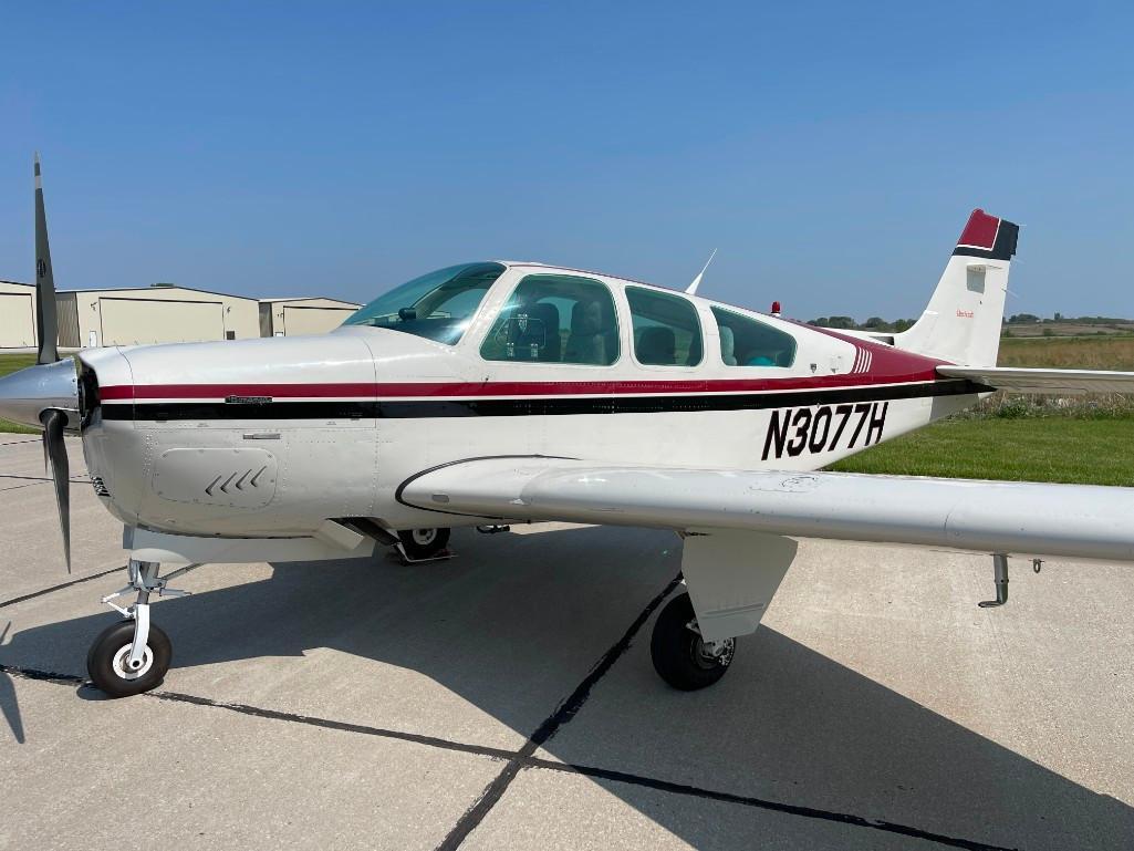 1987 Becchcraft F33 Bonanza