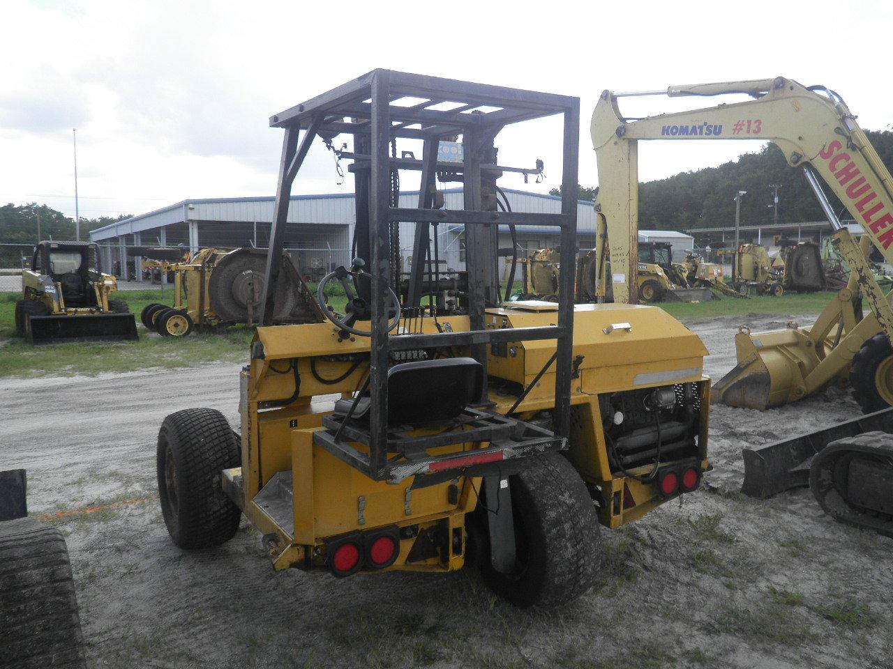 11-01158 (Equip.-Fork lift)  Seller:Private/Dealer KOOI ZRT 2-3-3 PIGGY BACK FORK LIFT