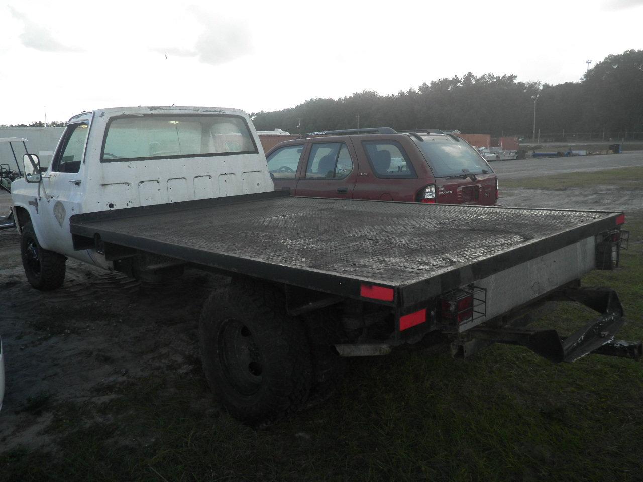 11-05130 (Trucks-Flatbed)  Seller:Florida State DEP 1984 CHEV C30