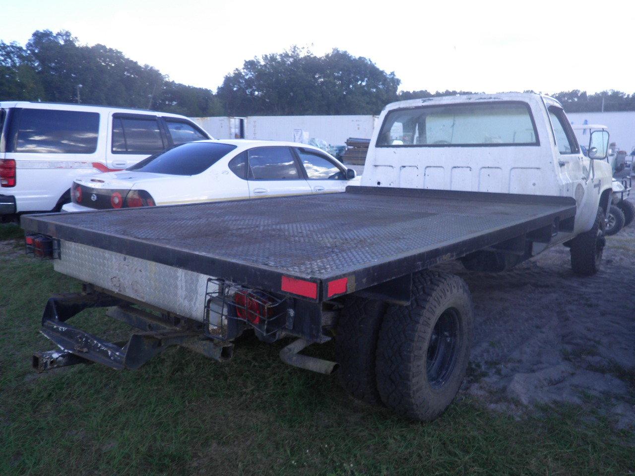 11-05130 (Trucks-Flatbed)  Seller:Florida State DEP 1984 CHEV C30