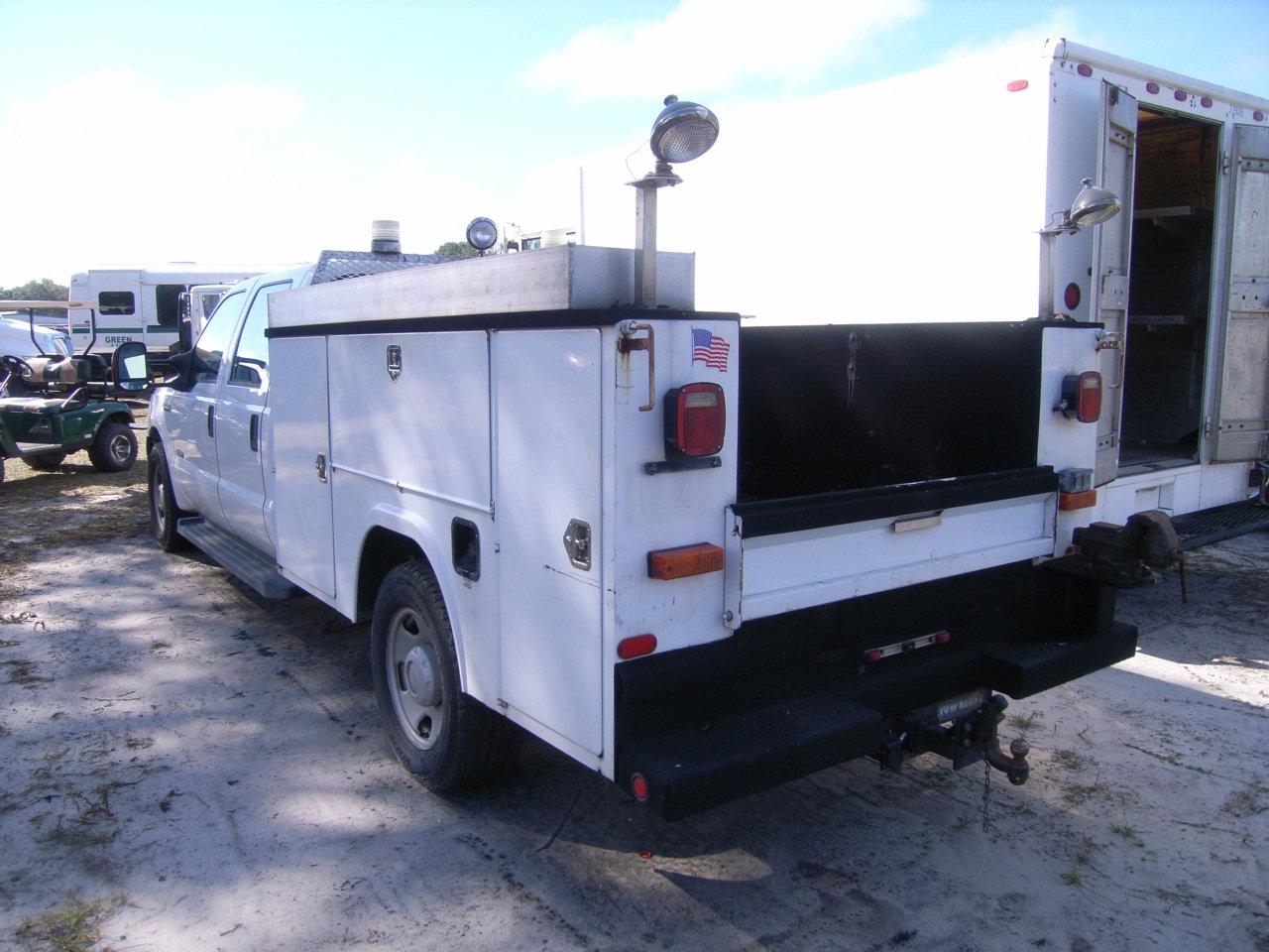 1-08210 (Trucks-Utility 4D)  Seller:Hillsborough County B.O.C.C. 2007 FORD F350SD