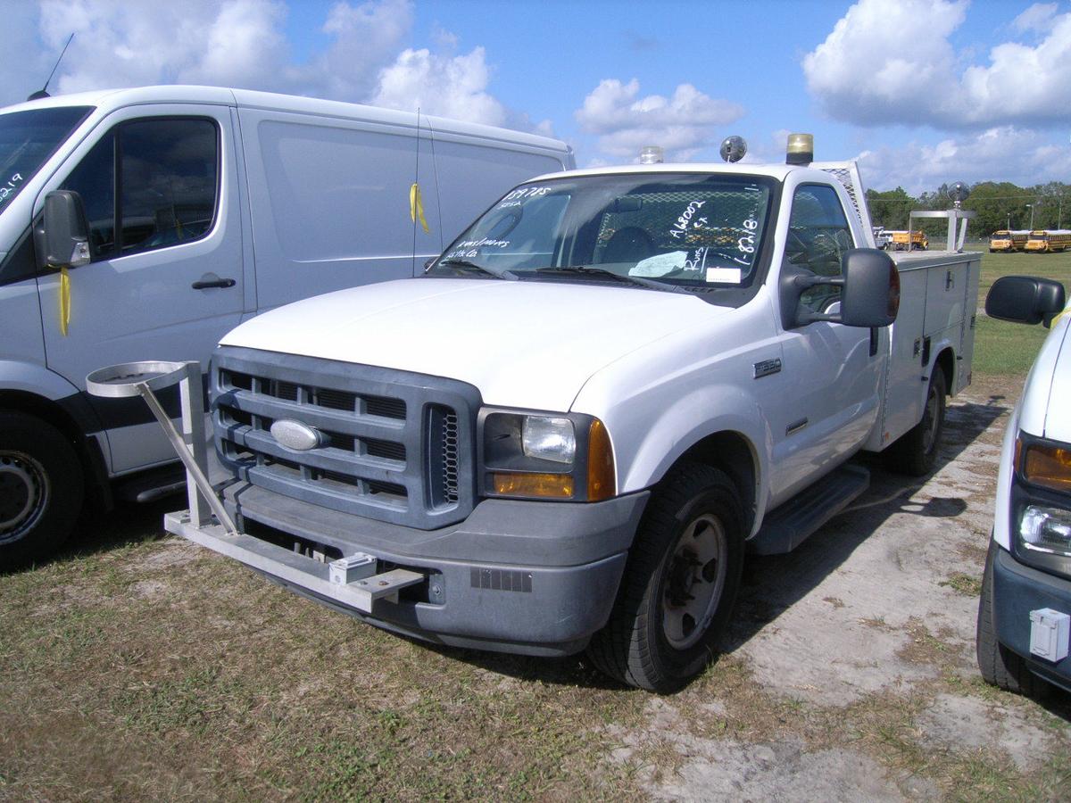 1-08218 (Trucks-Utility 2D)  Seller:Hillsborough County B.O.C.C. 2007 FORD F350SD