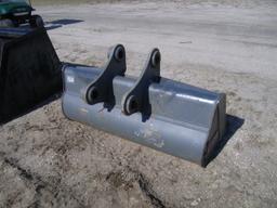 2-01112 (Equip.-Implement- misc.)  Seller:Private/Dealer EMAQ 60 INCH JD-HITACHI 200 BUCKET ATTAC